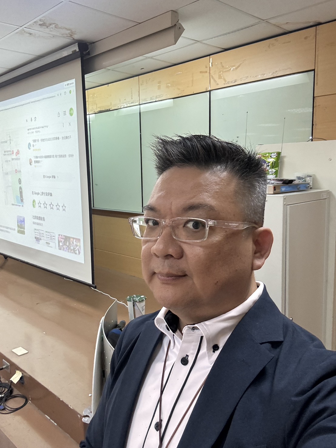 黃震宇小胖老師在2026年台南新營民治中心AI行銷課程現場留影